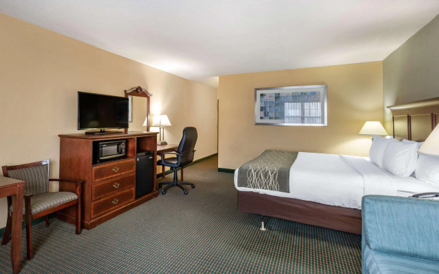 Clarion Inn Falls Church - Arlington