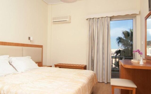 Saronis Hotel