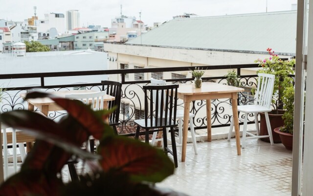White Hotel - Hostel