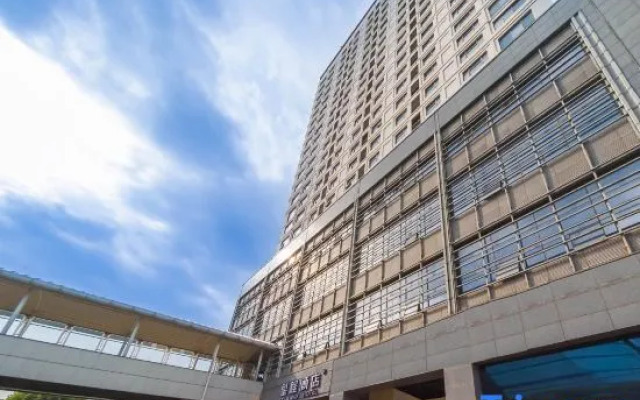 Starway Hotel (Wuhan Hanxi First Road Subway Station)