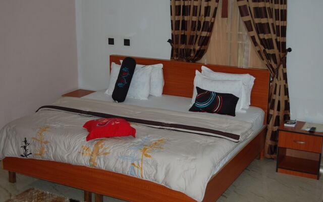 Nue Crest Hotel & Suites
