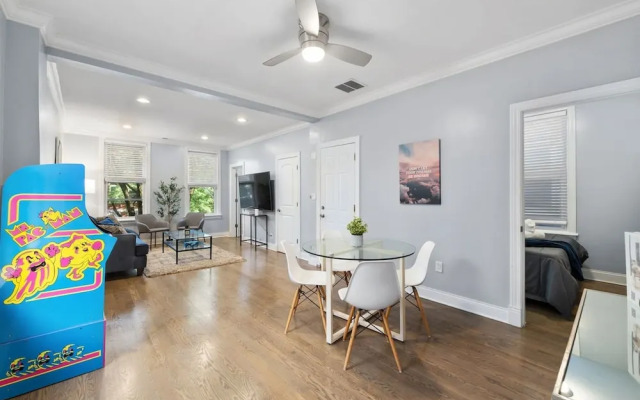 Stylish 2BR Urban Retreat in River West