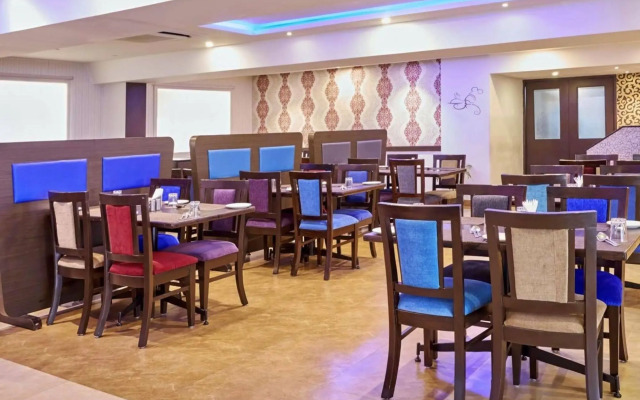 Akshaya Aura
