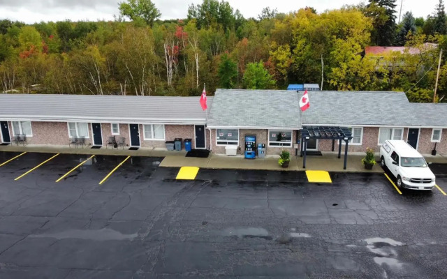 Moonlight Inn and Suites