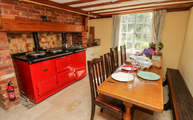 19 Clatterford Shute