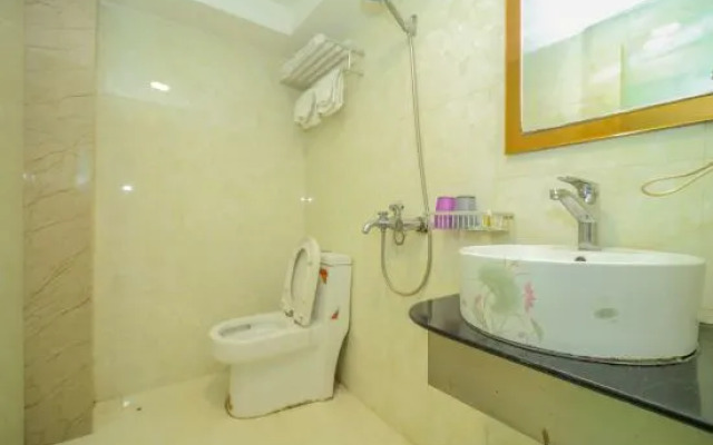 Shanghai Wangyue Hotel (Fangdian Road Subway Station)
