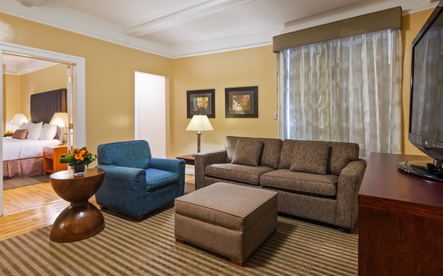 Best Western Hospitality House - New York - 1 & 2 Bedroom Apartments & Penthouses