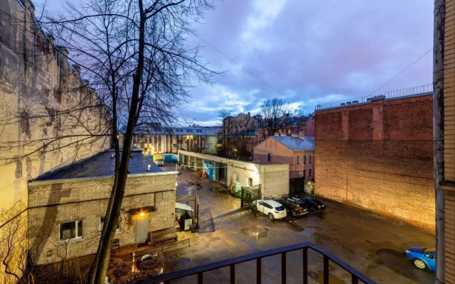 В центре на улице Гончарная 21