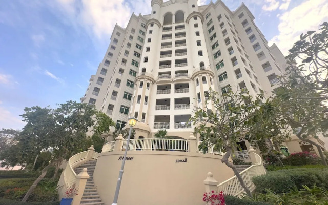 Palm Living 2BR Maid w Pool Beach Access