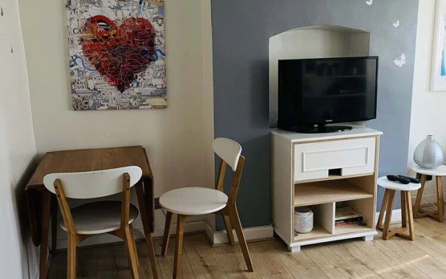 Modern, Quiet Garden Flat in Heart of Wimbledon