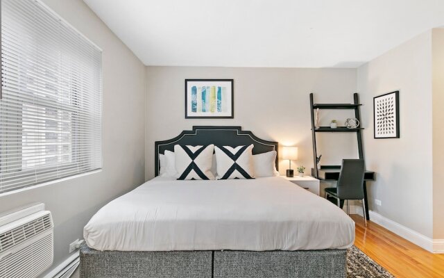 Studio in the Heart of Lakeview