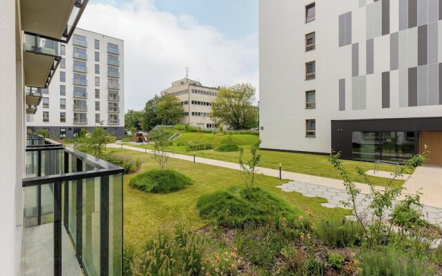 Służewiec Apartment by Renters