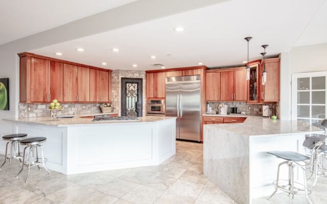 Extravagant Fountain Hills - 6 Br Home