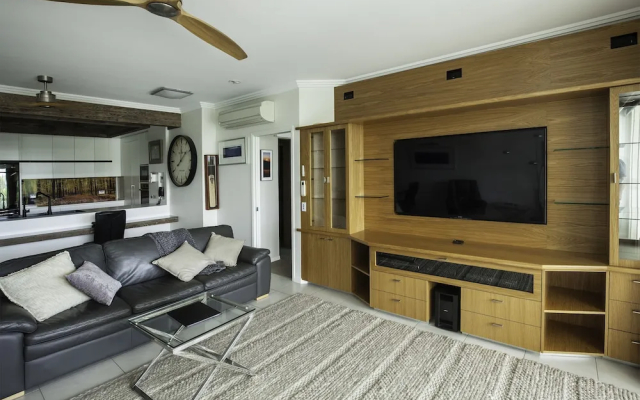 Waters Edge Apartment