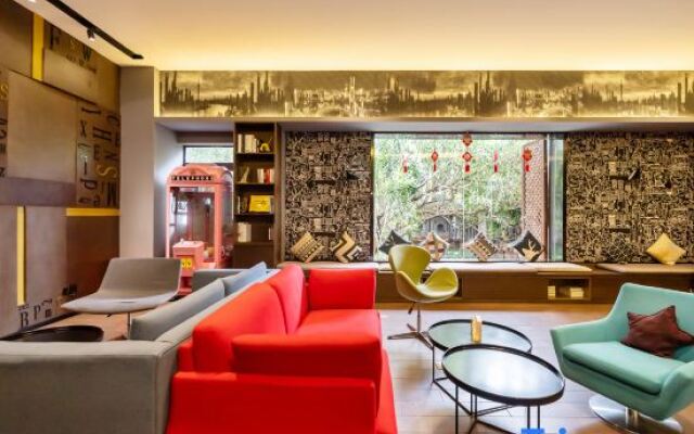 Wanhe Zhizhen Hotel (Shanghai Sun Moonlight Dapuqiao Subway Station)