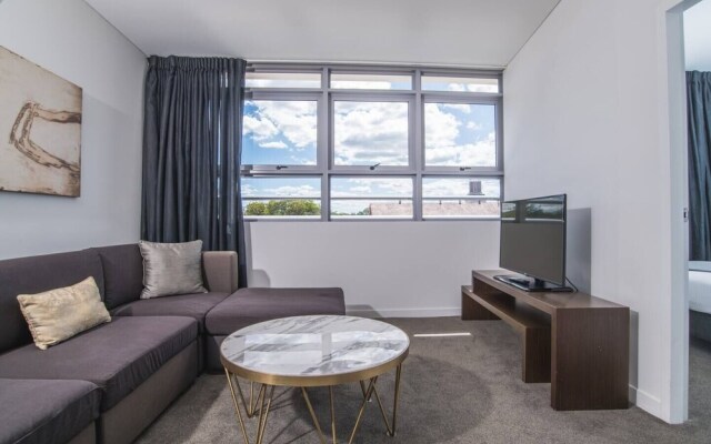 2bed Apartment! Modern Home for 4 at Chatswood