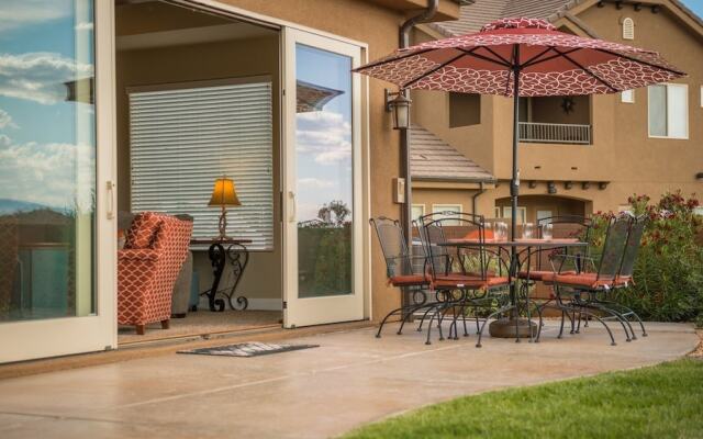 Sun-e-scape 3 Bedroom Apts by RedAwning