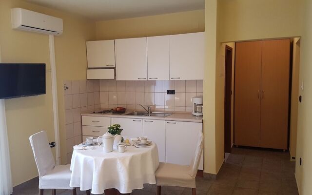Apartments and Rooms Slavica