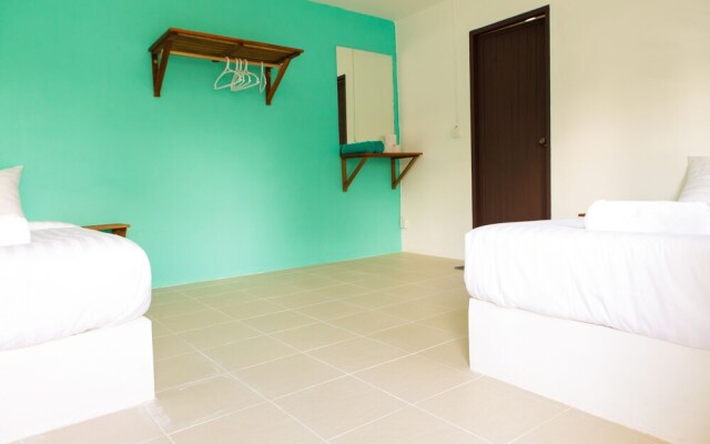 Castaway Guesthouse Hostel and Bar