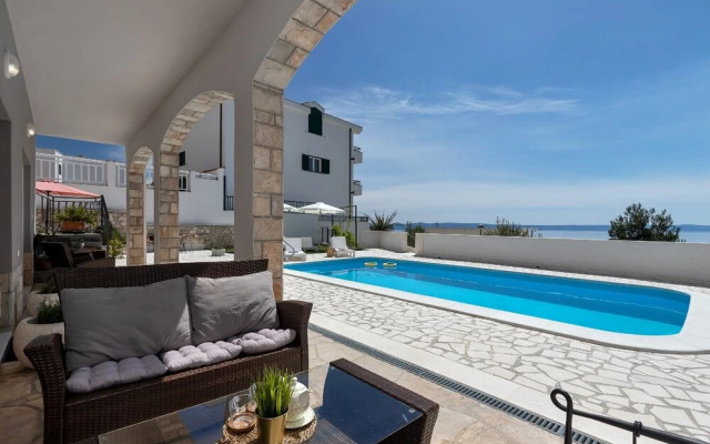Ivo - With Pool - H