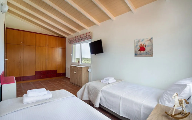 Villa Elihrisos-private Heated Pool Near the sea