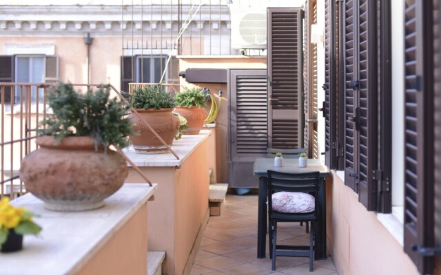Lovely Home Spanish Steps with Balcony