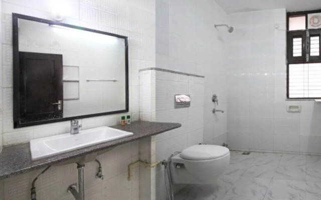 OYO 7526 Rising Star Sec 45