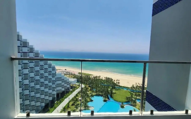 Arena Cam Ranh Beachfront Condotel