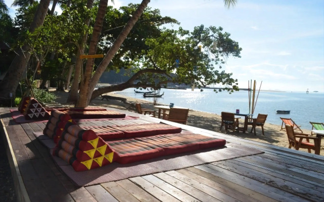 Think & Retro Cafe Lipa Noi Samui