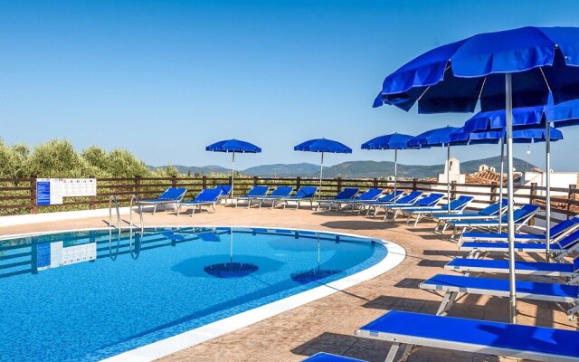 Alghero villa per 8 persone vista mare immersa nel verde con giardino