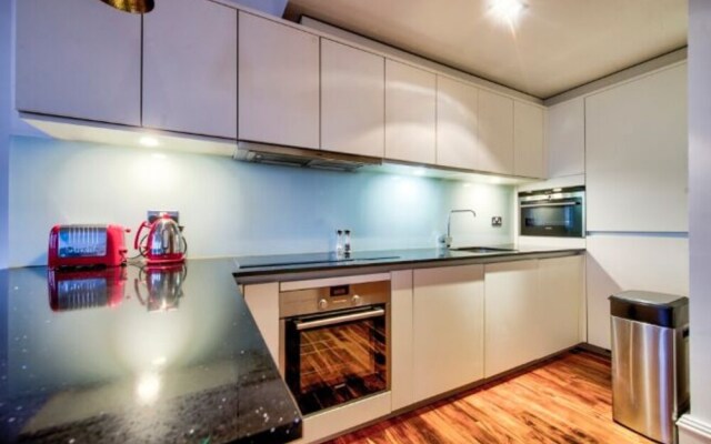 Amazing views! North Bank Street Luxury Apartment