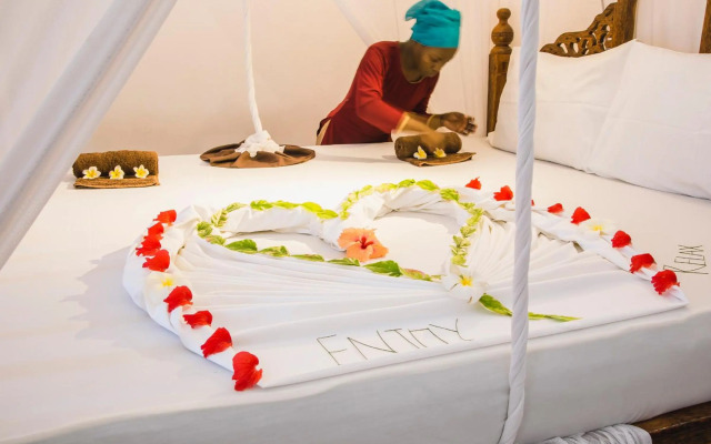 Moonshine Uroa Boutique Hotel