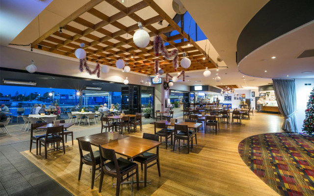 Nightcap at Kawana Waters Hotel
