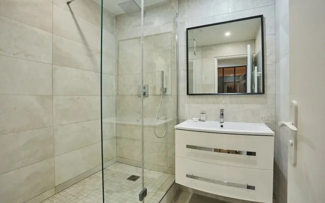 Sublime 3 Bedroom Flat Batignolle Montmartre