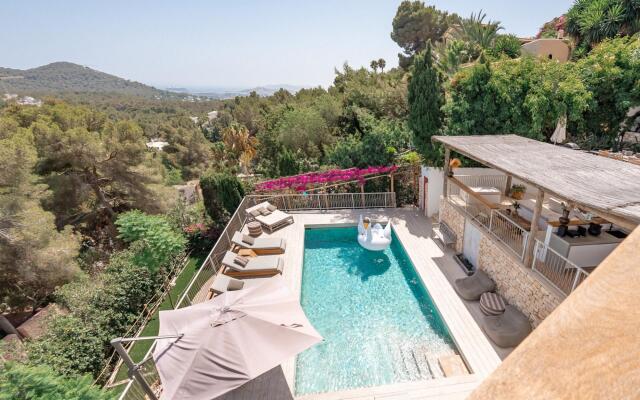 Can Furnet in Ibiza with 4 bedrooms and 8 bathrooms