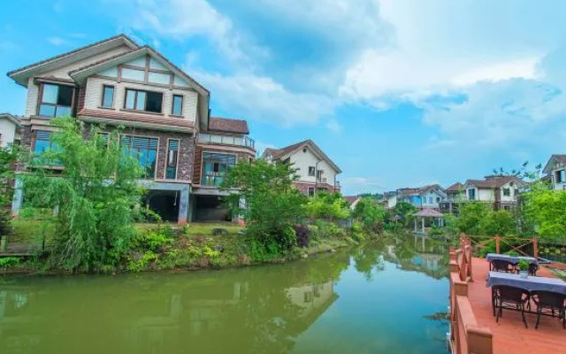 Wuyi Shanshuizhuang Inn