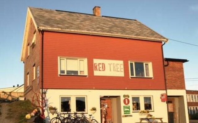 B&B Red Tree