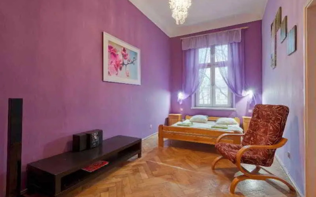 Queen Apartments