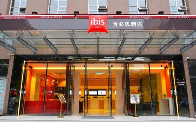 IBIS Leshan City Center Hotel