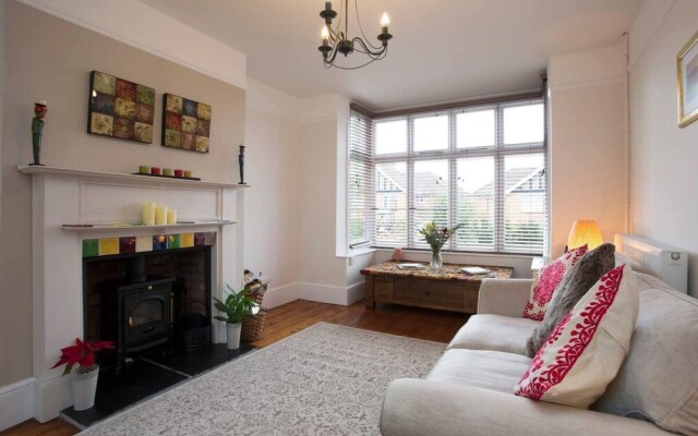 10 Bedroom Home In Glastonbury Beautiful Garden