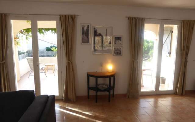 Cozy Villa in Caunes-Minervois with Swimming Pool