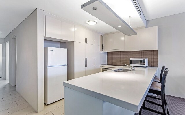 Cote D'Azur, Unit 40/61 Donald Street