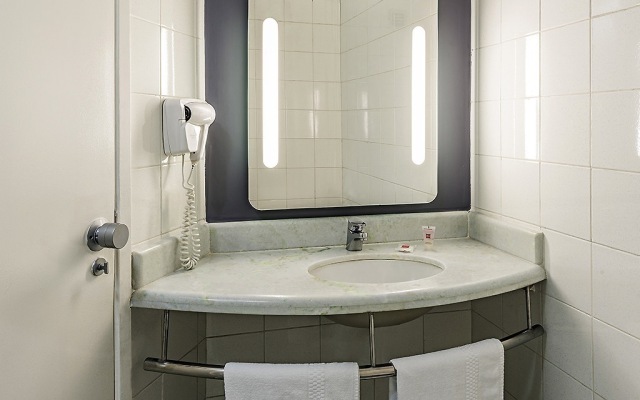 Ibis Guaratinguetá Aparecida