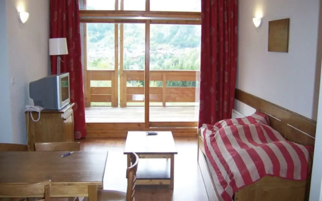 Spacious apartment with a view near the slopes of Valloire