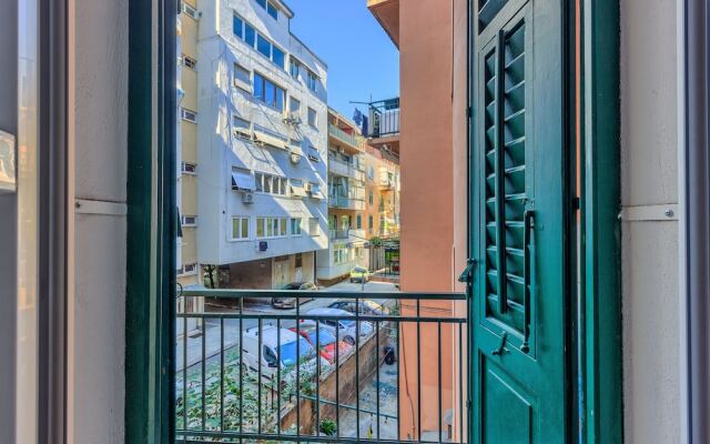 Split Urban Rooms III