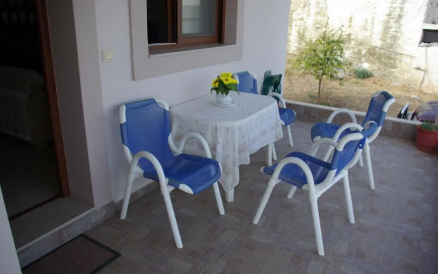 Manos House