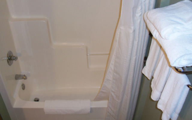 Holiday Inn Express Munising-Lakeview by IHG