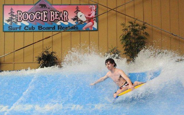 Six Flags Lodge & Indoor Waterpark