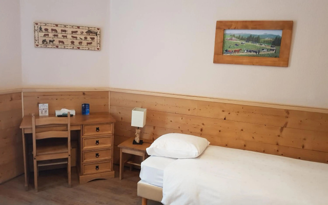 Hotel De Geneve – Guest Rooms – Geneva