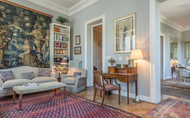 Apartamentos Palacio Real 789